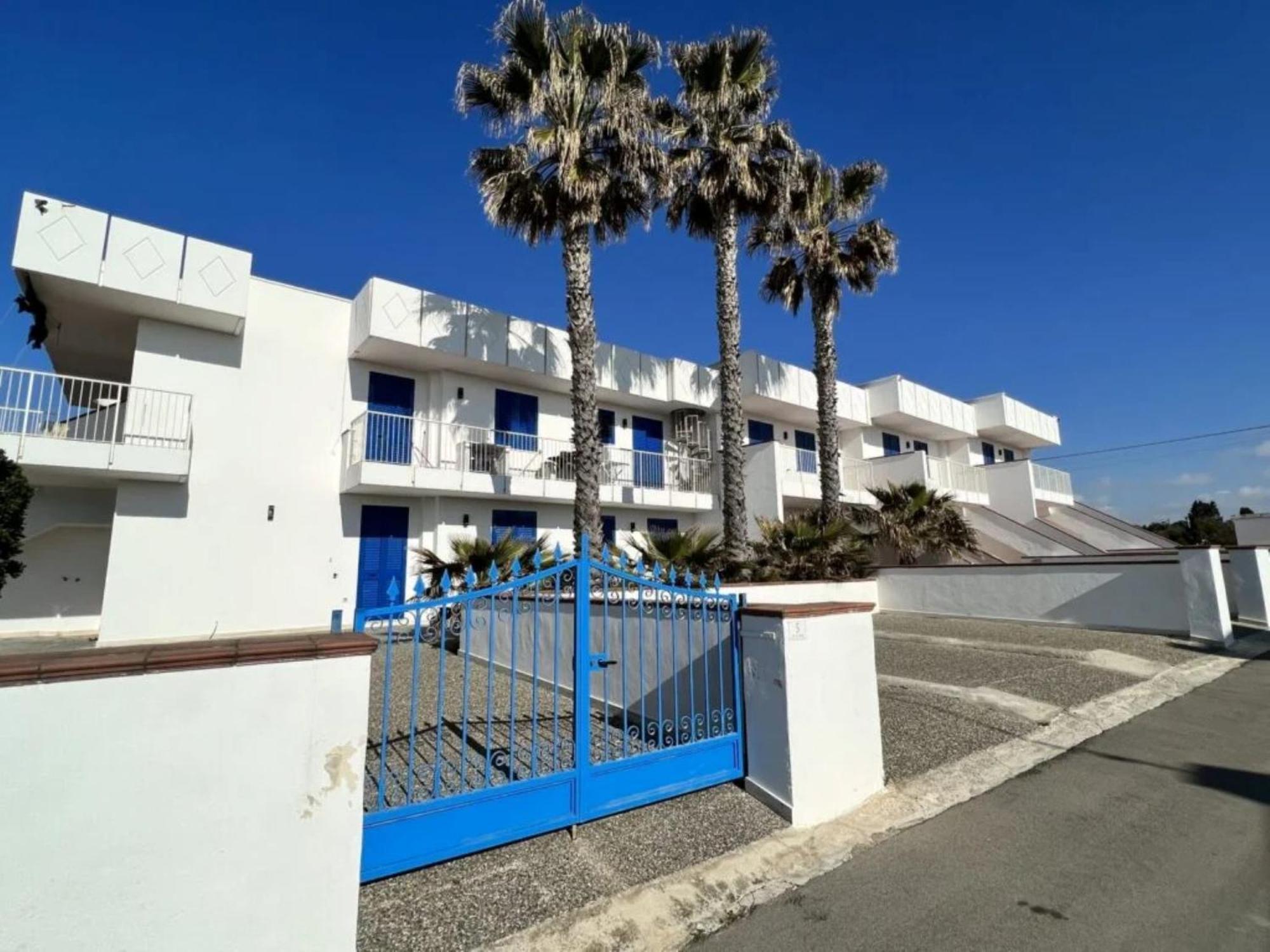 Residence Mare Azzurro Торе Сан Джовани Удженто Екстериор снимка