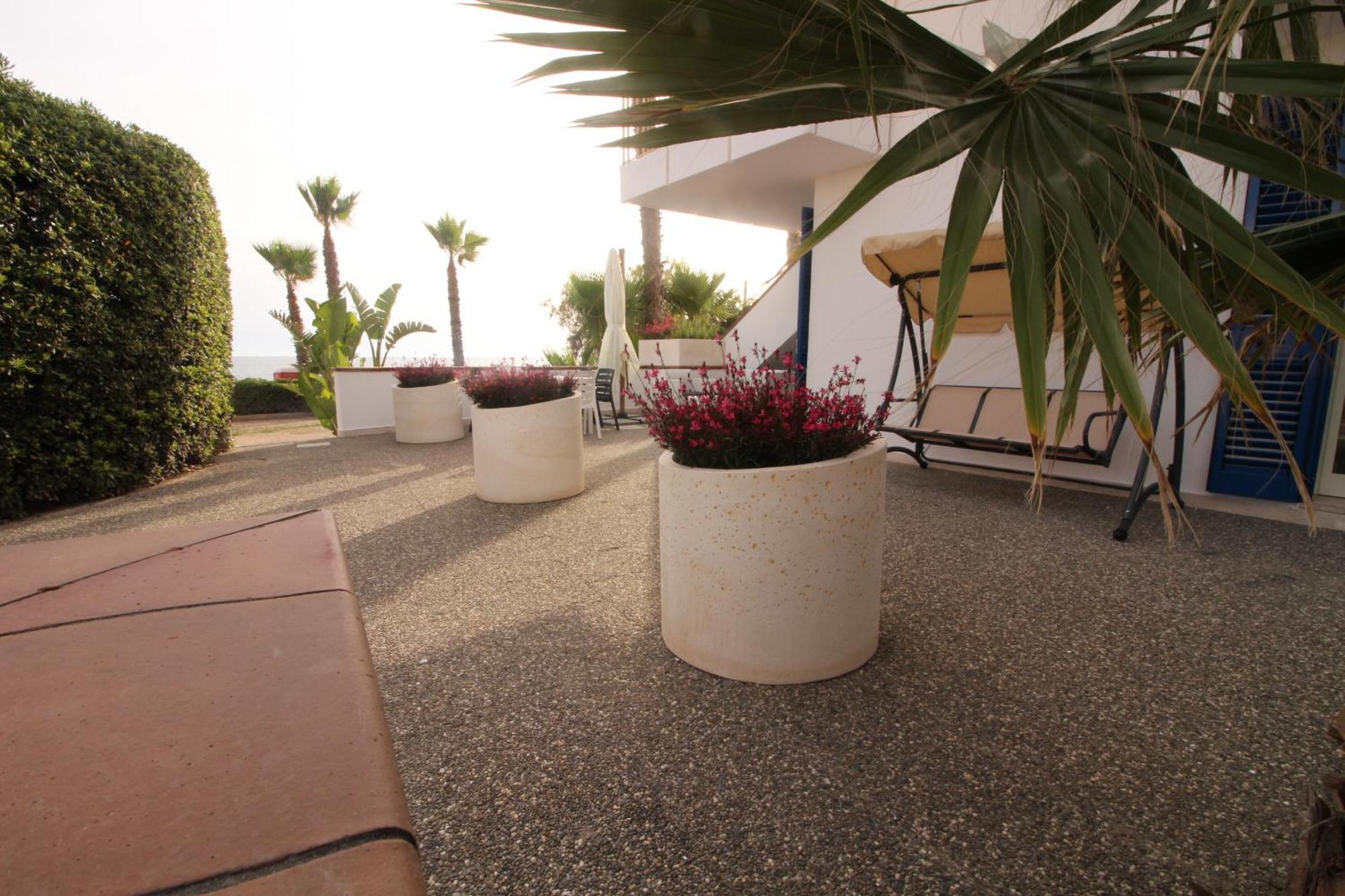 Residence Mare Azzurro Торе Сан Джовани Удженто Екстериор снимка