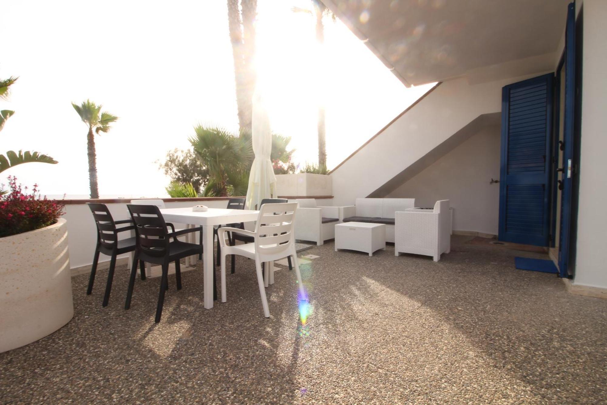 Residence Mare Azzurro Торе Сан Джовани Удженто Екстериор снимка