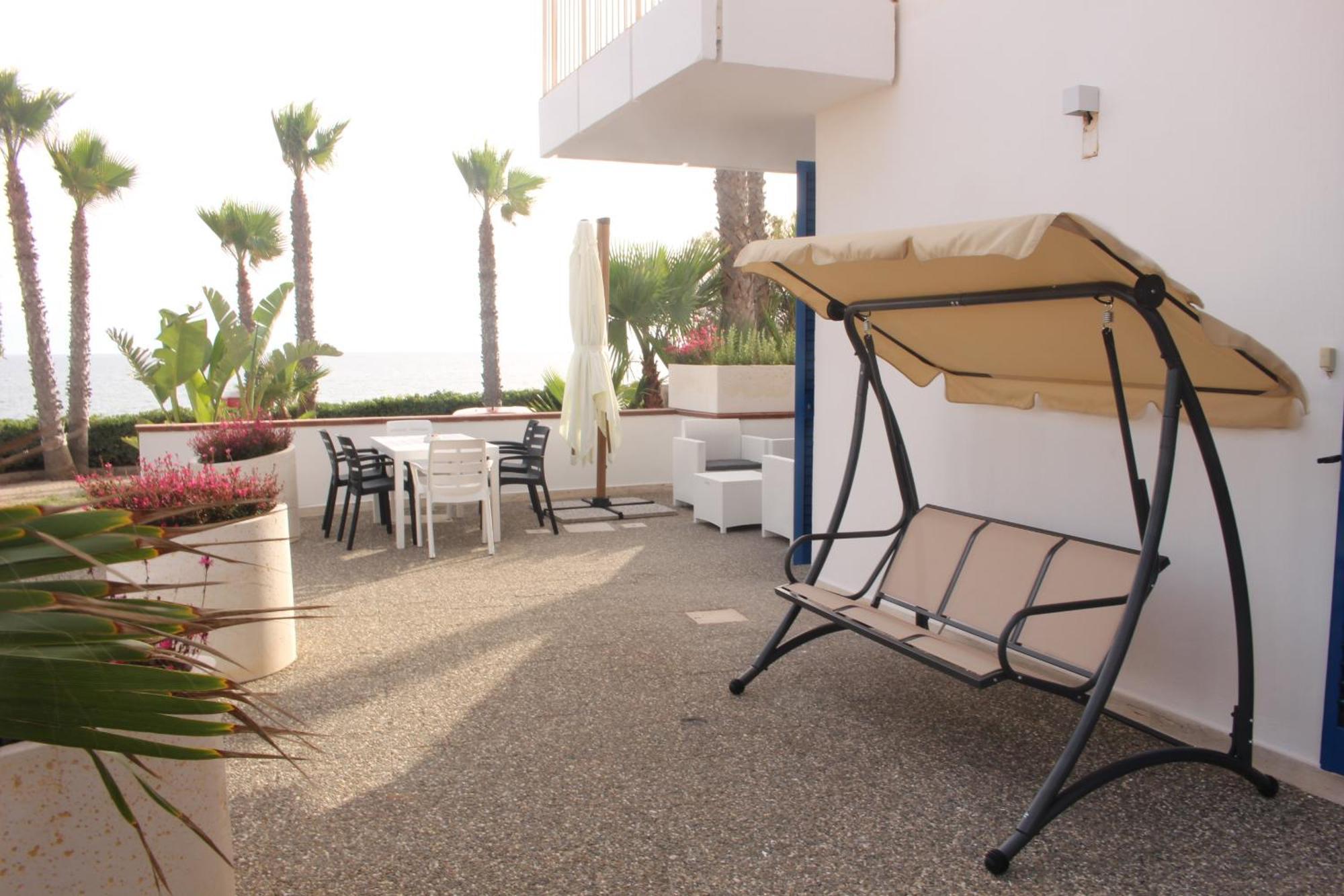 Residence Mare Azzurro Торе Сан Джовани Удженто Екстериор снимка
