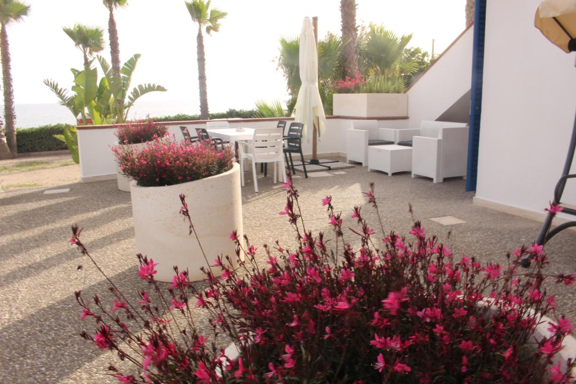Residence Mare Azzurro Торе Сан Джовани Удженто Екстериор снимка