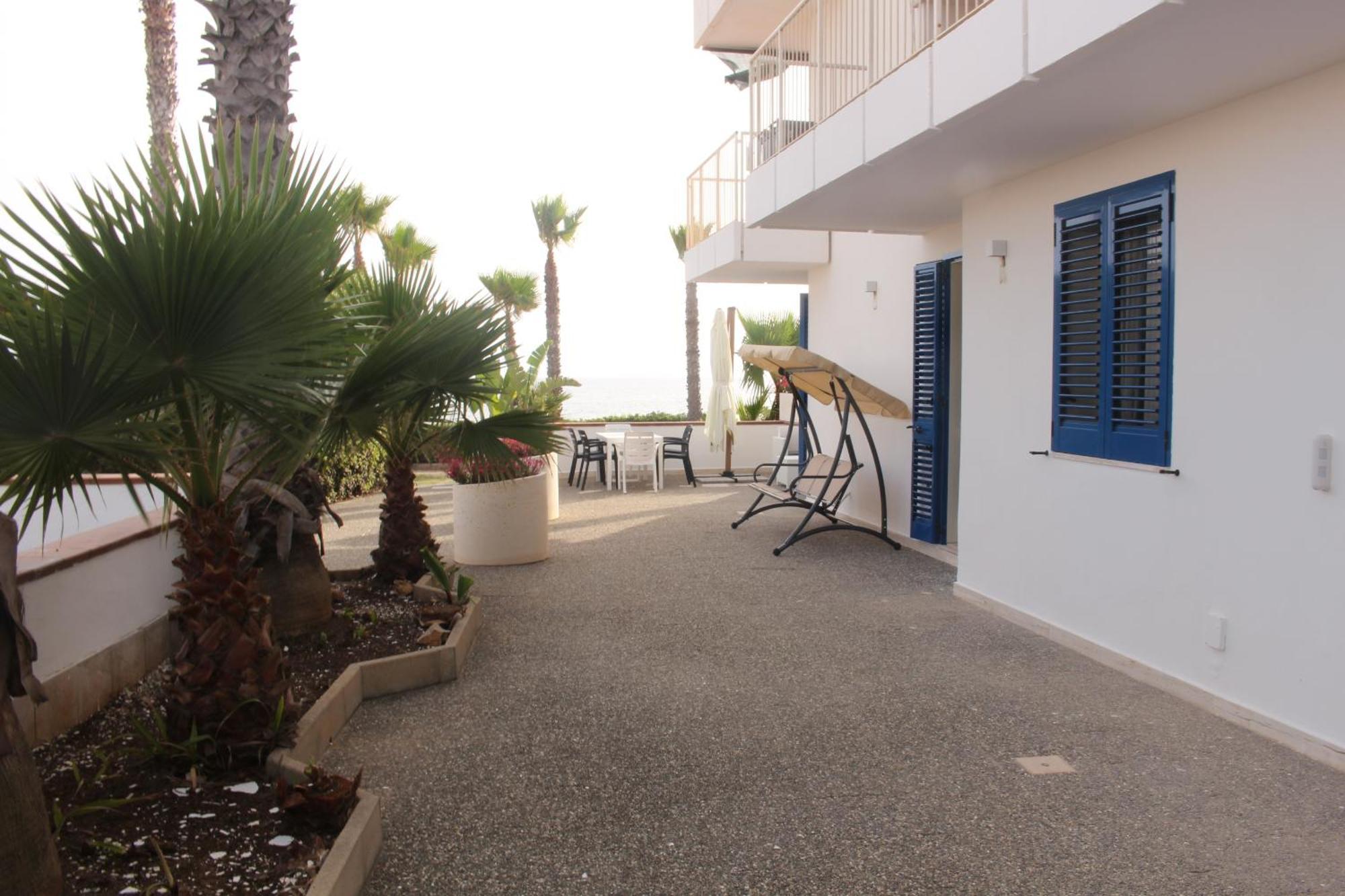 Residence Mare Azzurro Торе Сан Джовани Удженто Екстериор снимка