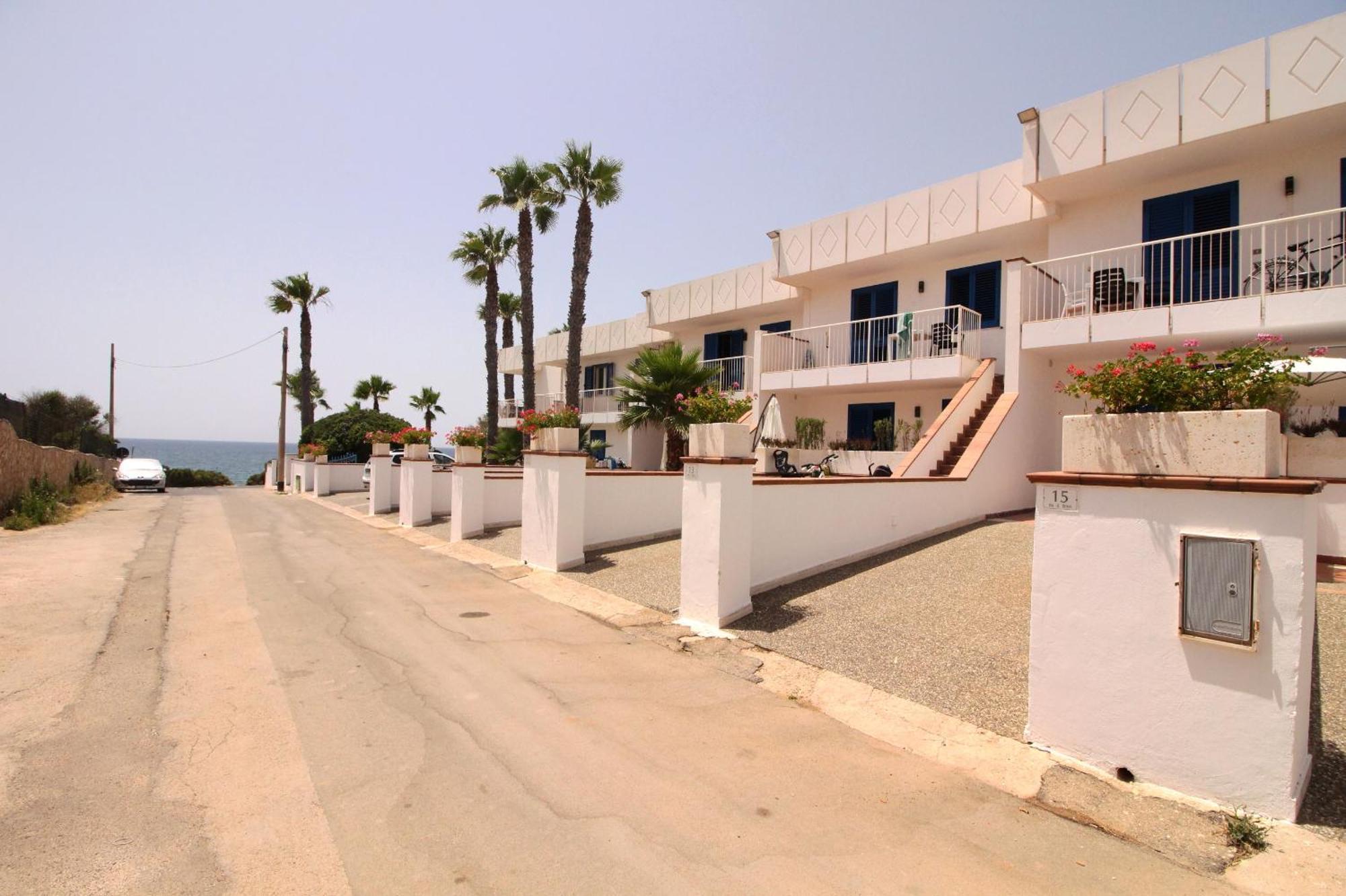 Residence Mare Azzurro Торе Сан Джовани Удженто Екстериор снимка