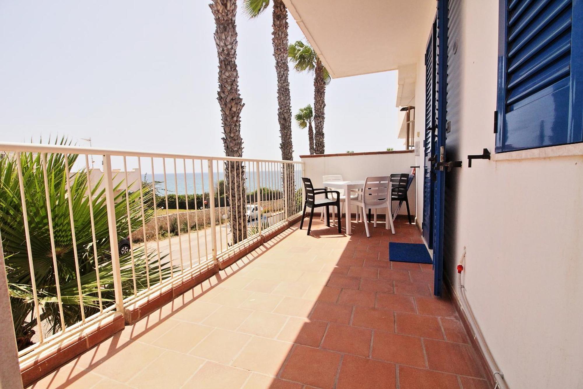 Residence Mare Azzurro Торе Сан Джовани Удженто Екстериор снимка