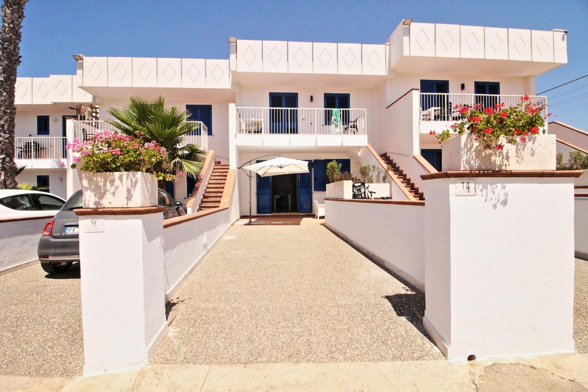 Residence Mare Azzurro Торе Сан Джовани Удженто Екстериор снимка